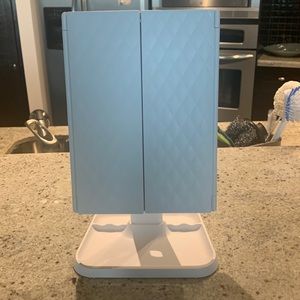 AirExpect 3 Color Lighted Makeup Mirror